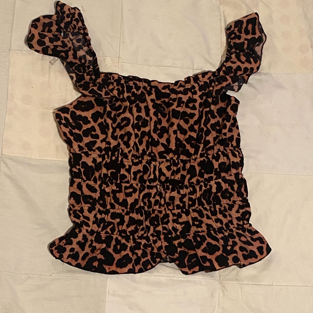 Persaya Leopard Print Ruffle Tank Top